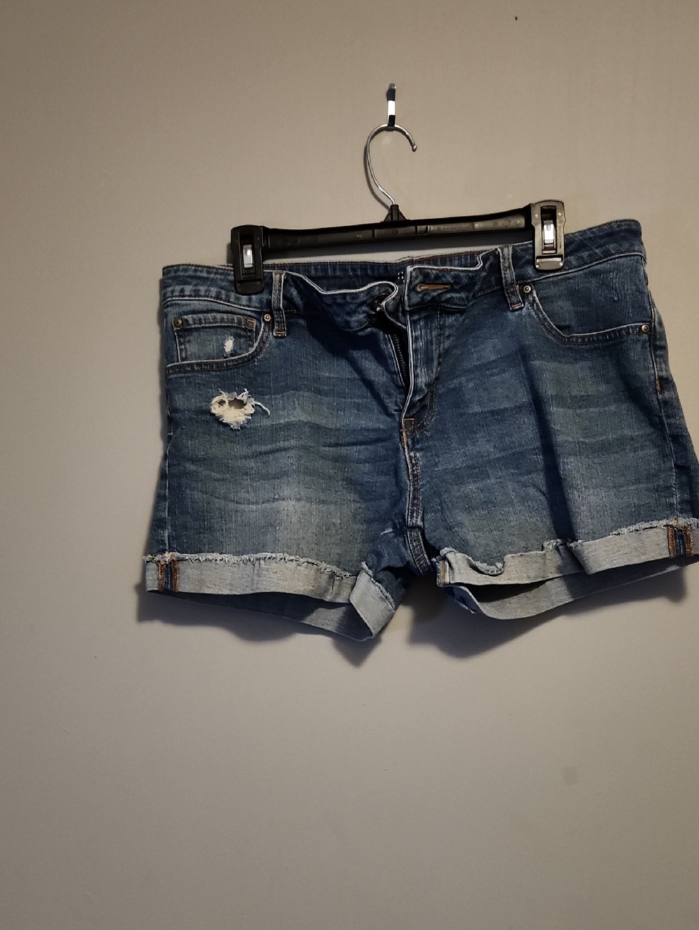 a.n.a Women's Medium Blue Distressed Denim Shorts
